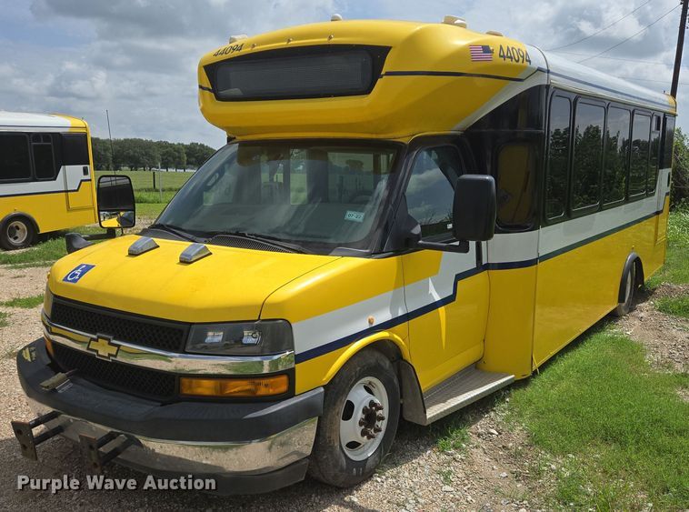 2017 Chevrolet Express G4500 shuttle bus - EQ4036