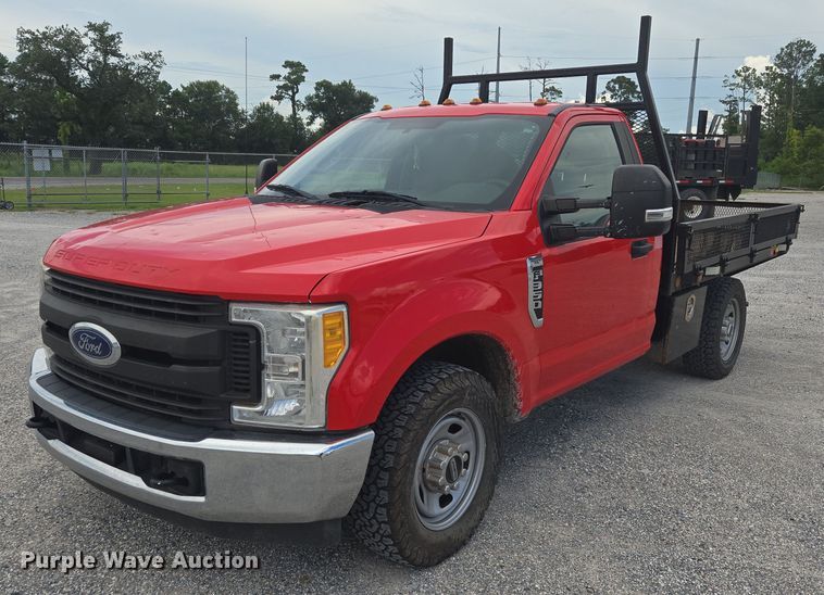 2017 Ford F350 Super Duty flatbed pickup truck - EQ4059