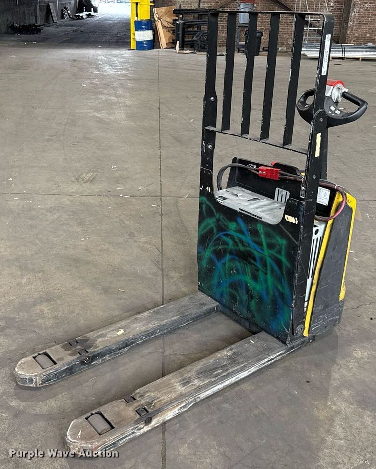 2017 Yale MPB045 pallet jack - MZ9394