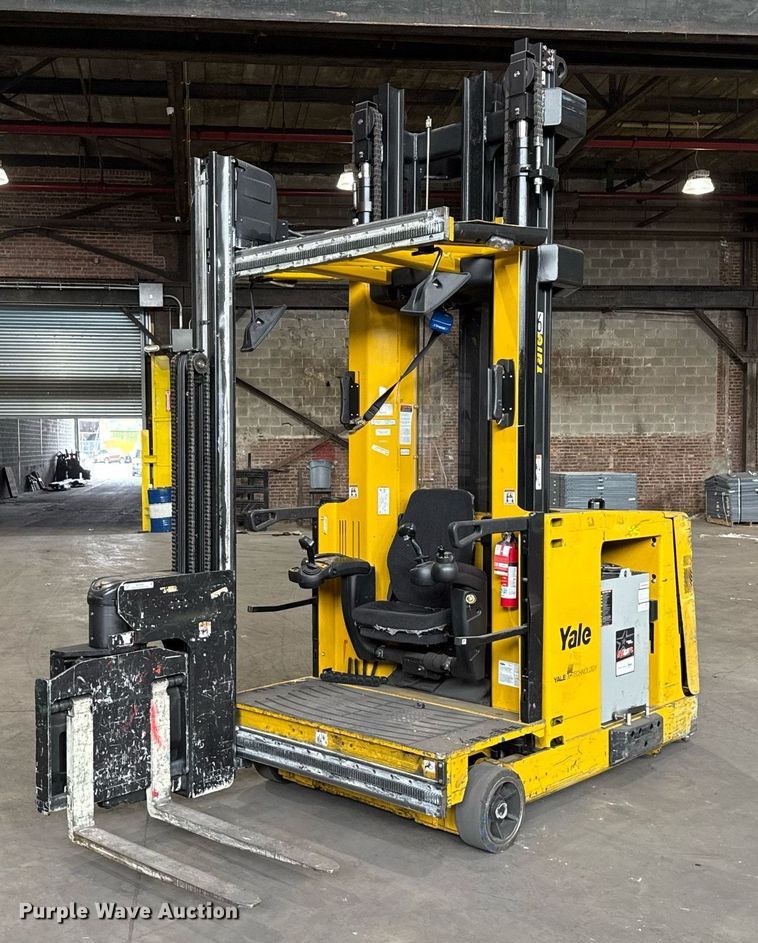 2017 Yale NTA030SB turret truck - MZ9395