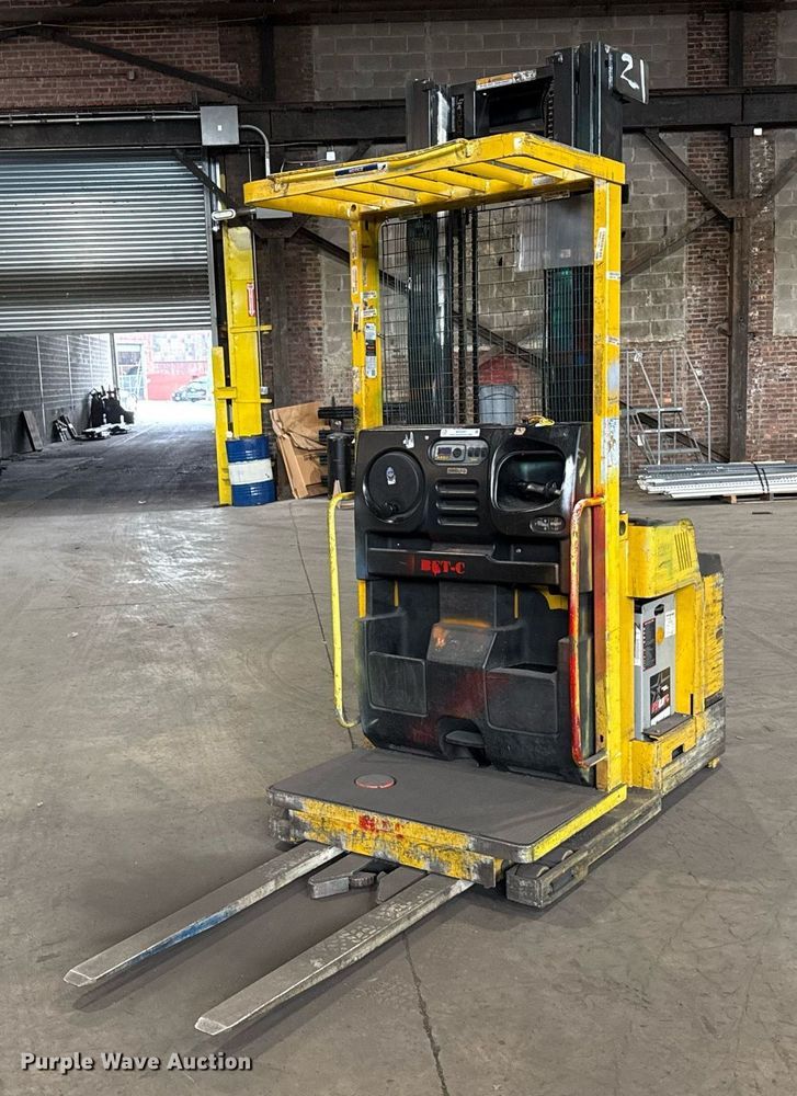 2019 Yale OS030 order picker - MZ9397