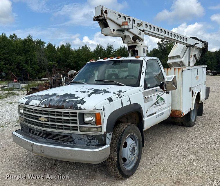 1992 Chevrolet C3500HD  bucket truck - DI9823