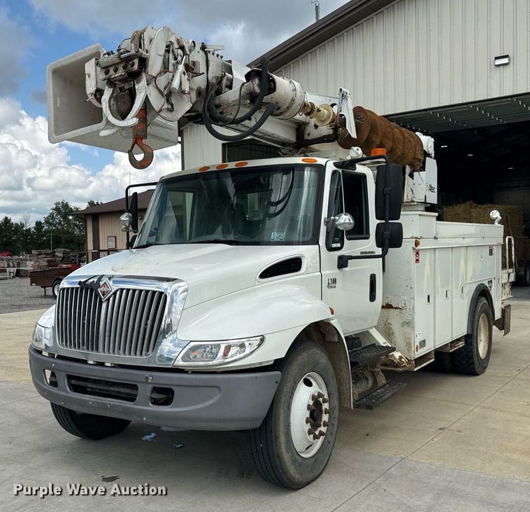 2005 International 4300 digger derrick truck - DI9847