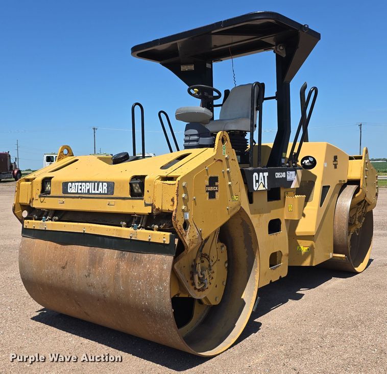 2009 Caterpillar CB534D XW double drum vibratory roller - DR3867