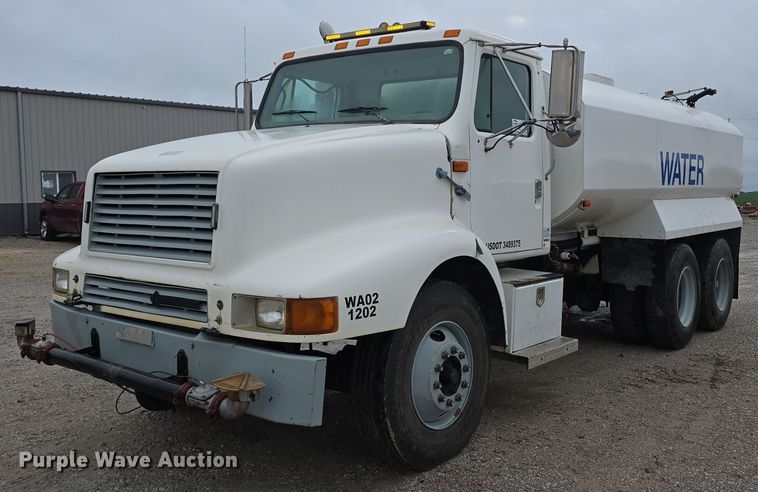 1997 International 8200 tank truck - DR3878