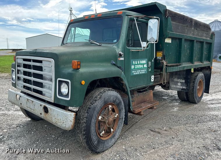 1979 International 1824 dump truck - DW3388
