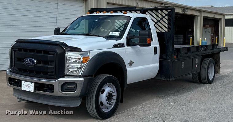 2013 Ford F550 flatbed truck - DW5131