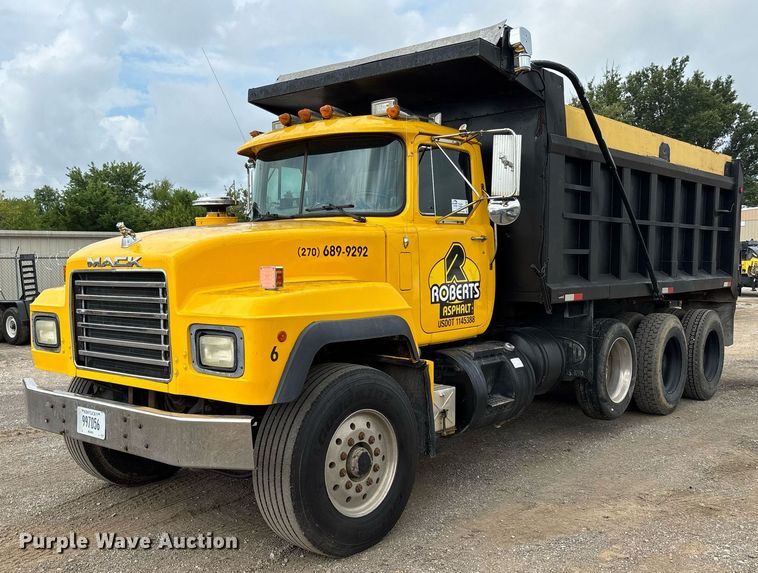 1995 Mack RD dump truck - DW7188