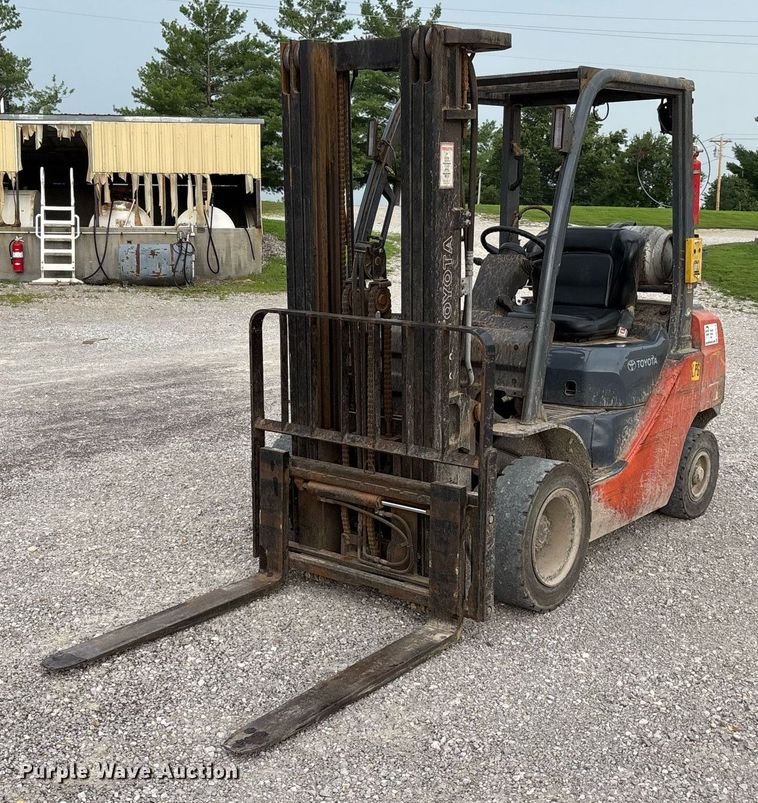 Toyota 8FGU25 forklift - DW7219