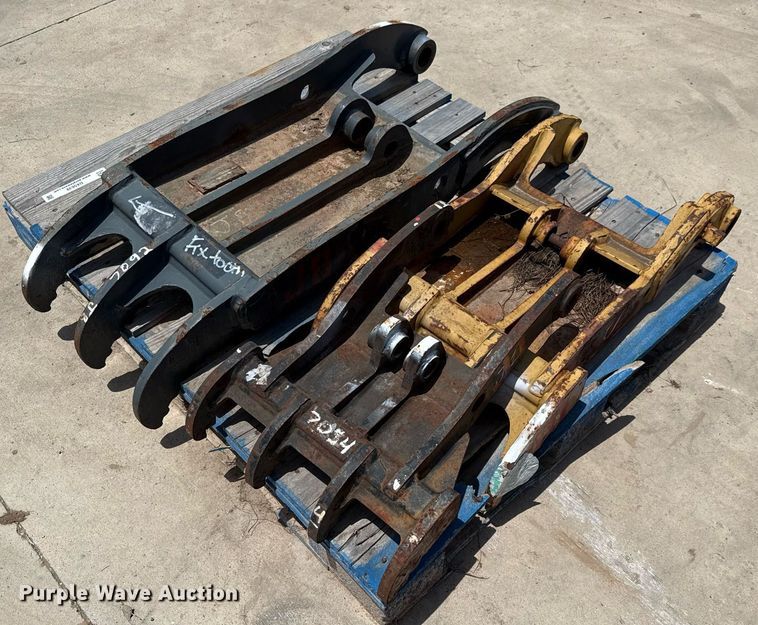 (3) excavator thumbs - DX5639
