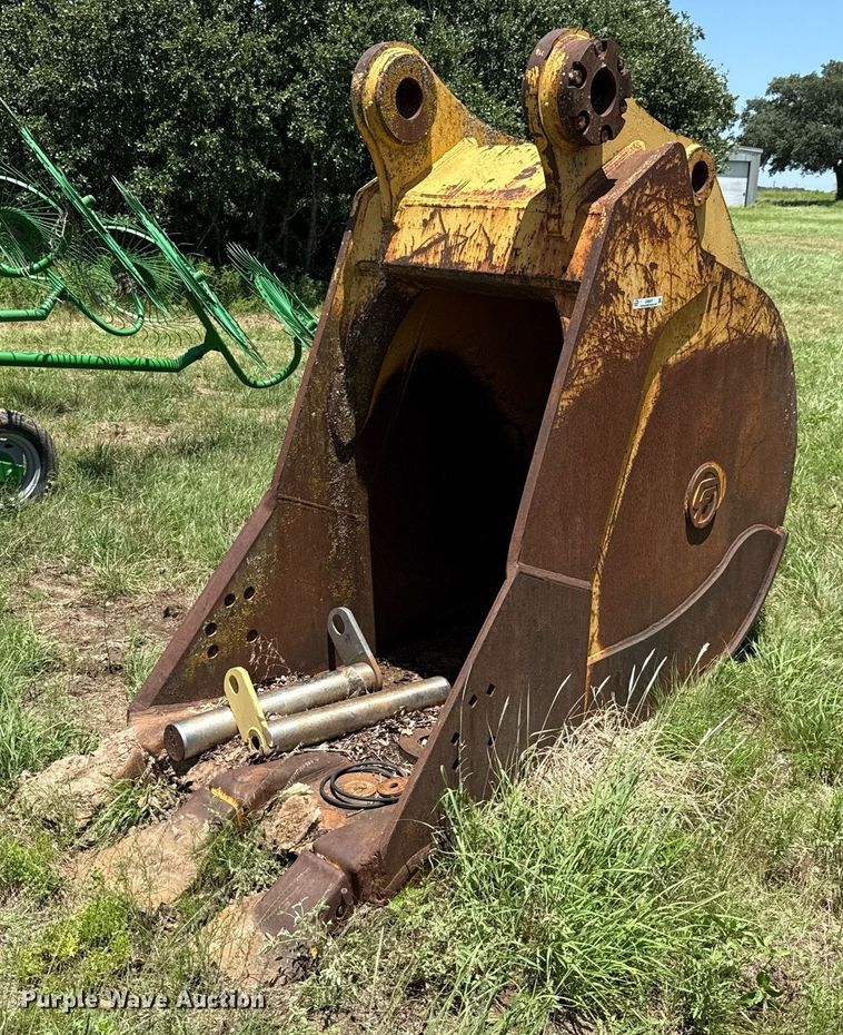 Central Fabricstors 365 V excavator bucket - DX5647