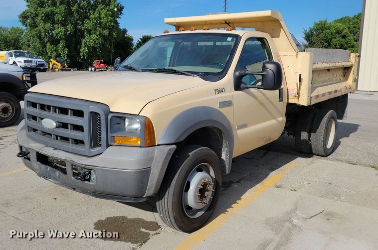 2005 Ford F550 dump truck - DX7150