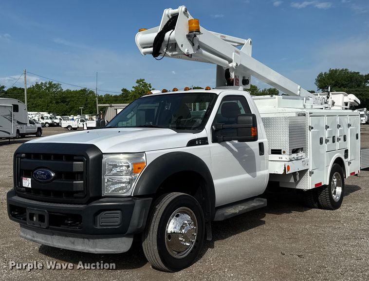 2012 Ford F550 Super Duty bucket truck - DY0044