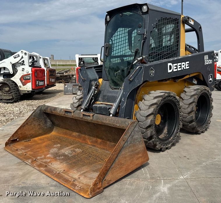 2010 John Deere 320D skid steer loader - DY0332