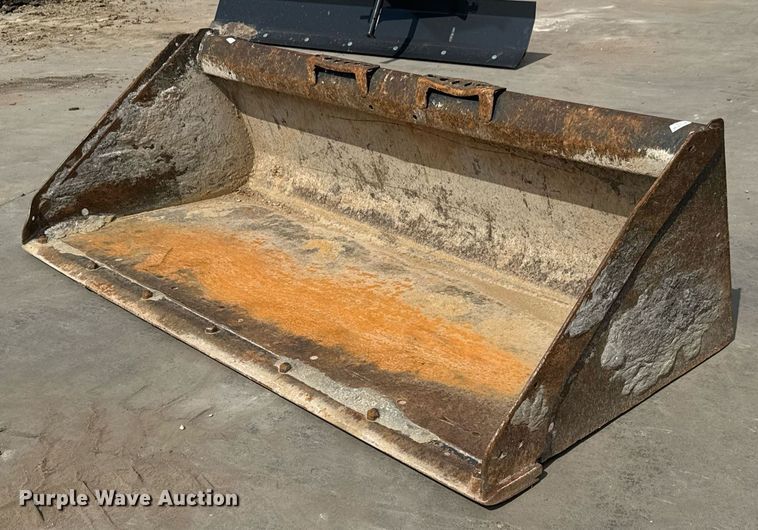 Bobcat skid steer bucket - DY0334