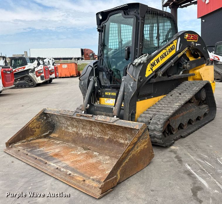 2016 New Holland C238 tracked skid steer loader - DY0335