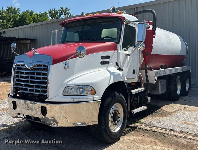 2004 Mack CX613 vacuum truck - DY0359