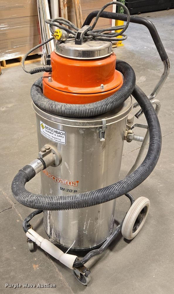 2017 Husqvarna W70P vacuum - DY0965