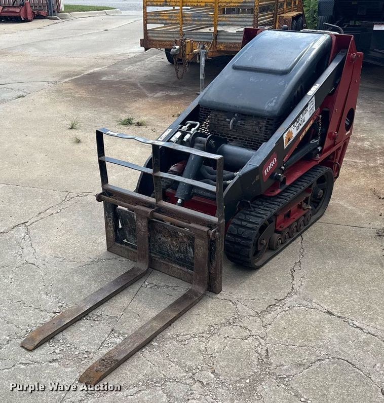 Toro 22321 compact utility loader - DZ1483
