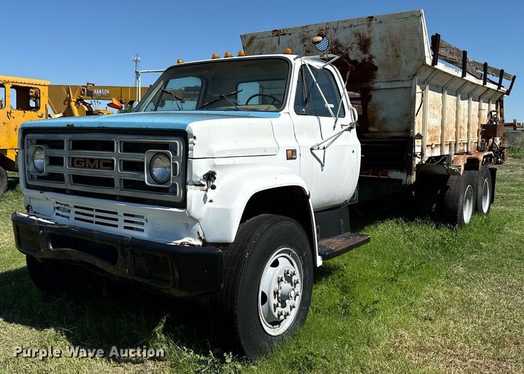 1985 GMC C6000 manure spreader truck - DZ8638