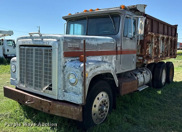 1977 International F-4370 dump truck - DZ8639
