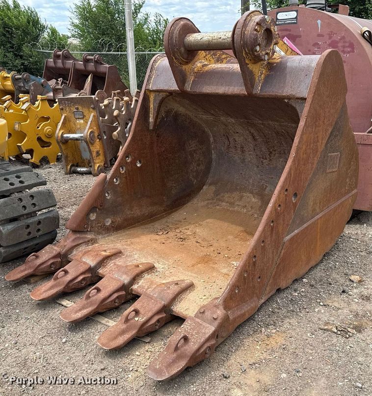 Caterpillar 55" W excavator bucket - DZ8685