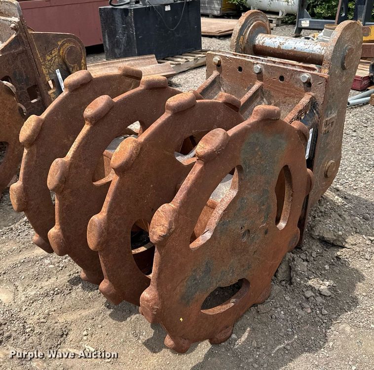 34" W compaction wheel - DZ8686