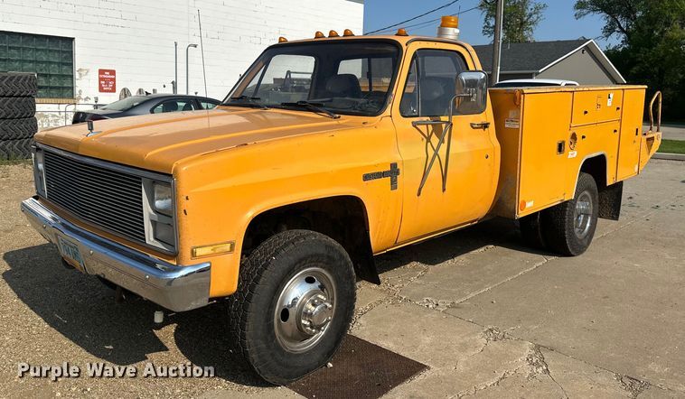 1987 Chevrolet V3500 utility bed pickup truck - EB2598