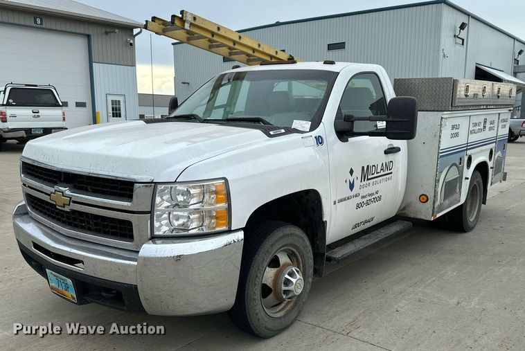 2009 Chevrolet Silverado 3500HD utility bed pickup truck - EB2718