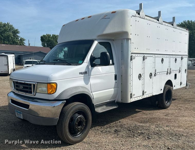 2003 Ford E550 utility / service truck - EB2757