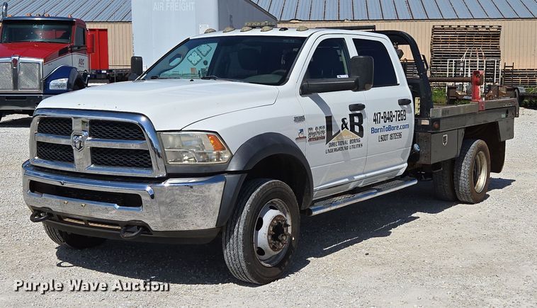 2014 Dodge Ram 5500 Crew Cab flatbed truck - ED2139