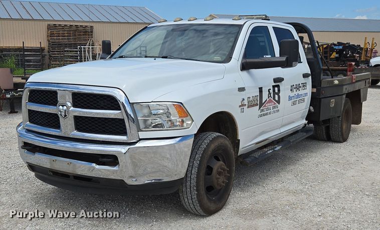 2014 Dodge Ram 3500 Crew Cab flatbed pickup truck - ED2140