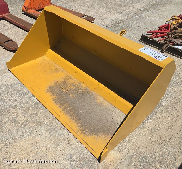 Vulcan 305 61.5" W forklift bucket  - EF1712