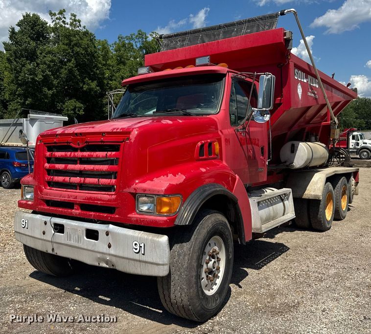 2000 Sterling LT9500 conveyor truck - EF2101