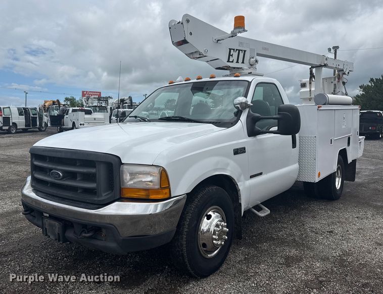 2000 Ford F350 Super Duty bucket truck - EG5904