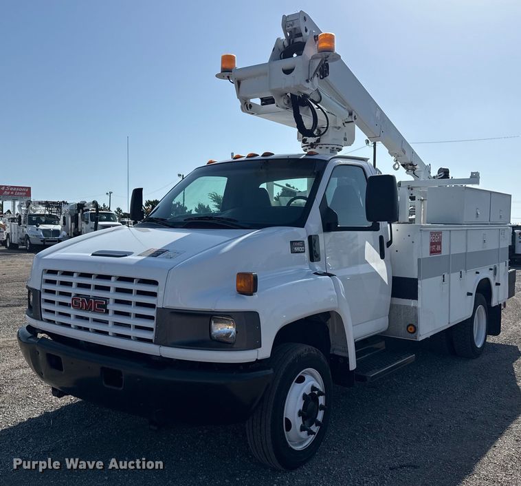 2005 GMC C5500 bucket truck - EG5945