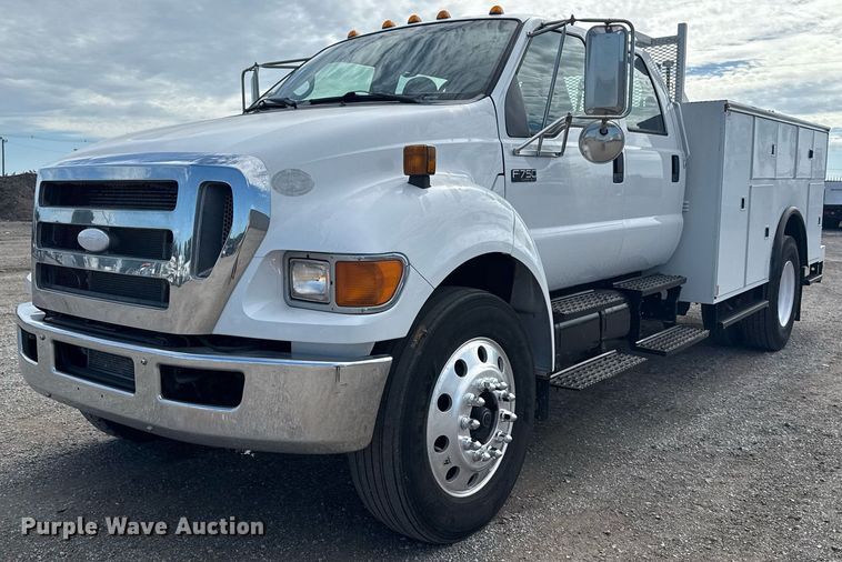 2009 Ford F750 Super Duty Crew Cab utility / service truck - EG5957