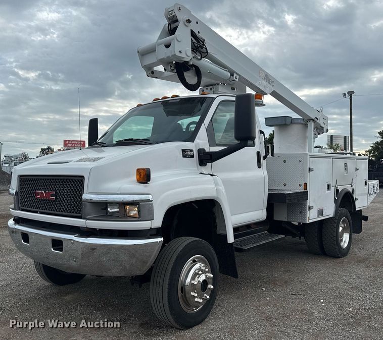 2005 GMC C4500 bucket truck - EG5968