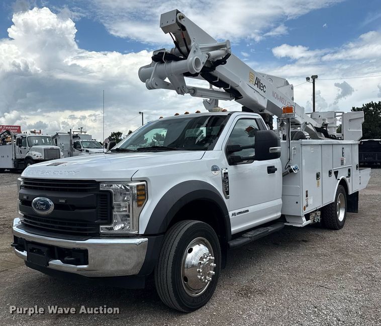 2018 Ford F550 Super Duty bucket truck - EG5977