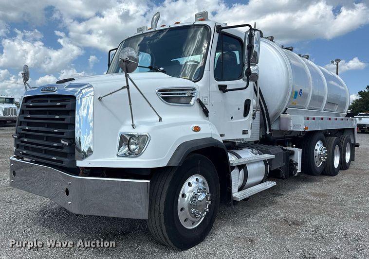 2015 Freightliner 114SD vacuum truck - EG6005