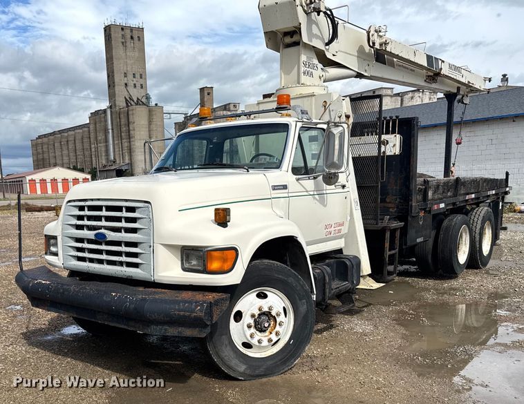 1997 Ford F800 crane truck - EG6552