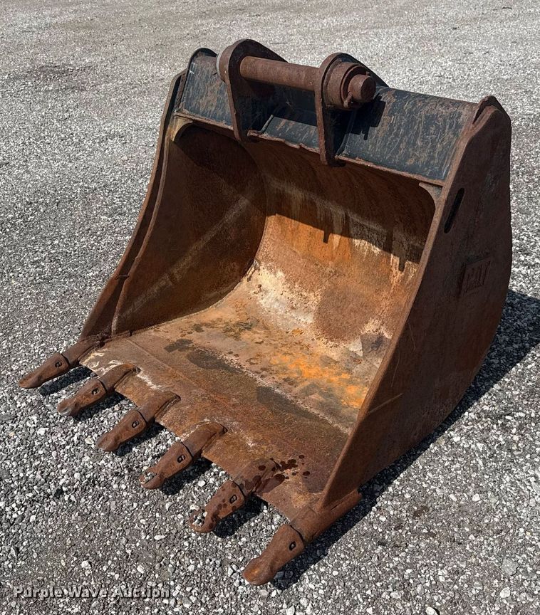 Caterpillar 36" W excavator bucket - EG8135