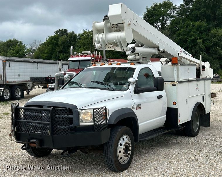 2009 Dodge Ram 5500  bucket truck - EK8372