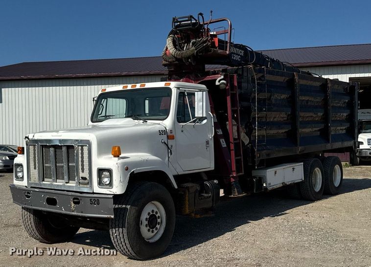 1999 International F-2574 grapple crane truck - EM2109