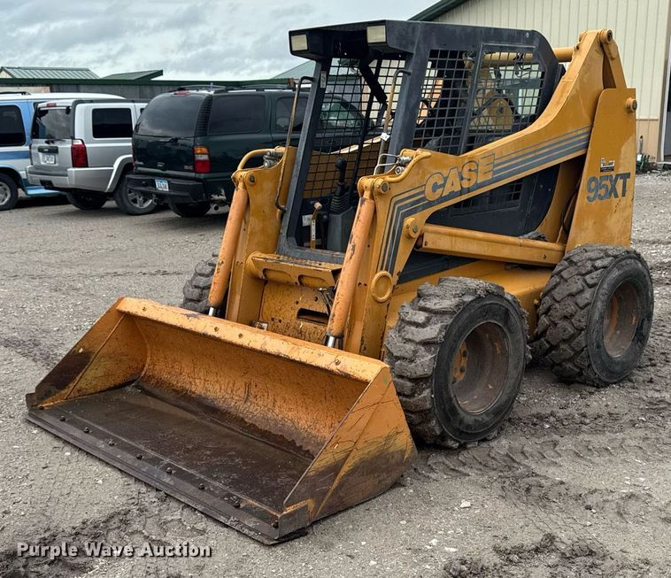 1999 Case 95XT skid steer loader - EM2123