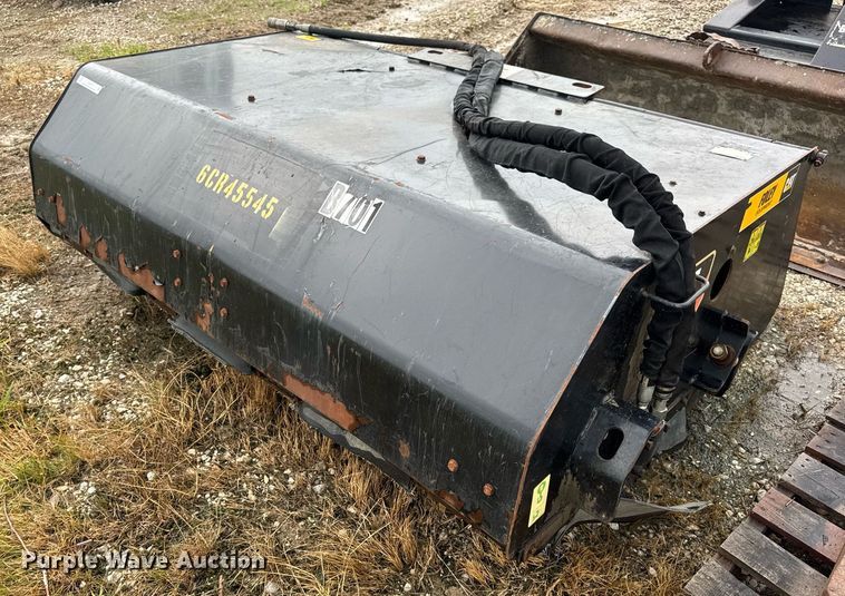 Caterpillar BU118 skid steer sweeper - EN4671