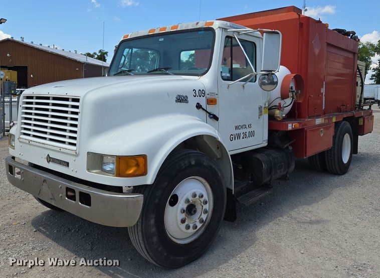 2001 International 4700 boiler truck - EN8238