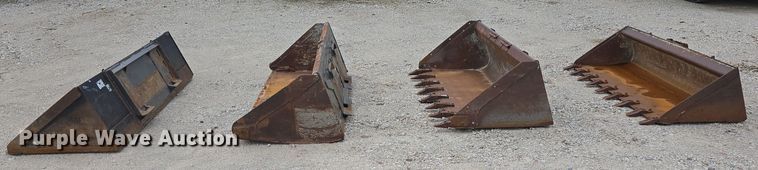 4 skid steer buckets - EO1091