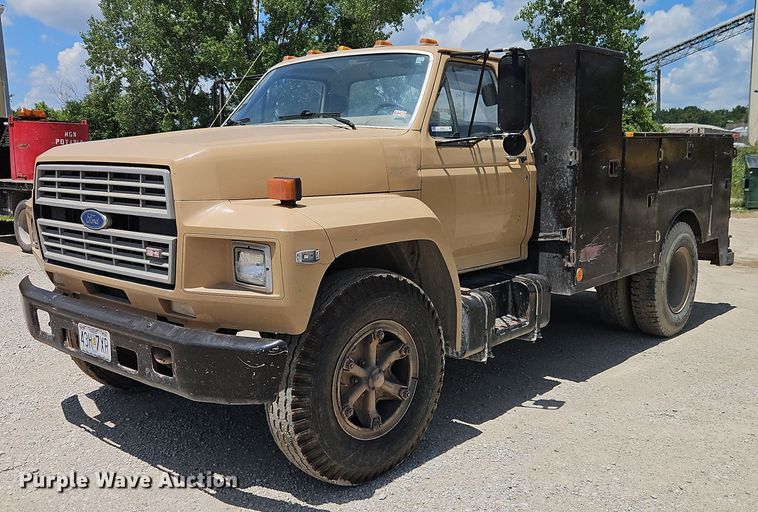 1985 Ford F700 utility / service truck - EO4523