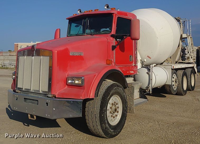 2001 Kenworth T800 ready mix truck - ER2152